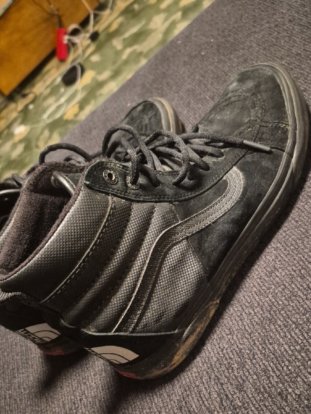Sneaker - Picture 2 of 6